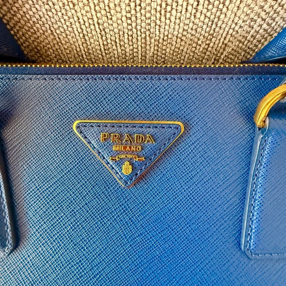 Prada Galleria Blue Saffiano Lux Tote - Excellent Condition - Picture 2 of 10